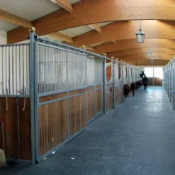 Couloir d'écurie Belmondo Walkway