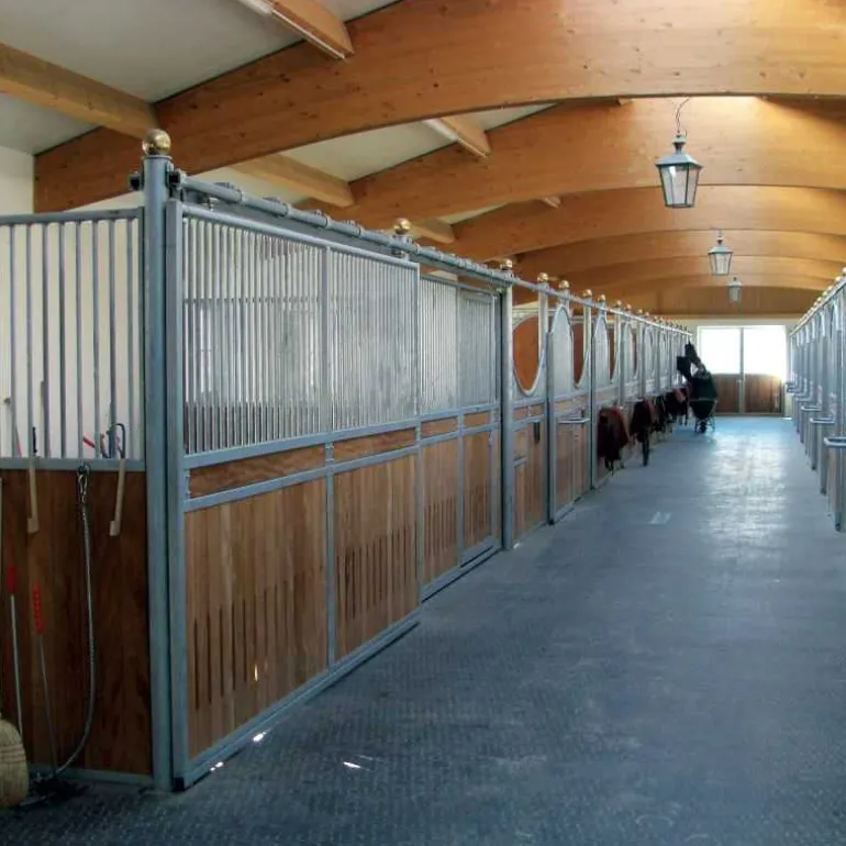 Couloir d'écurie Belmondo Walkway