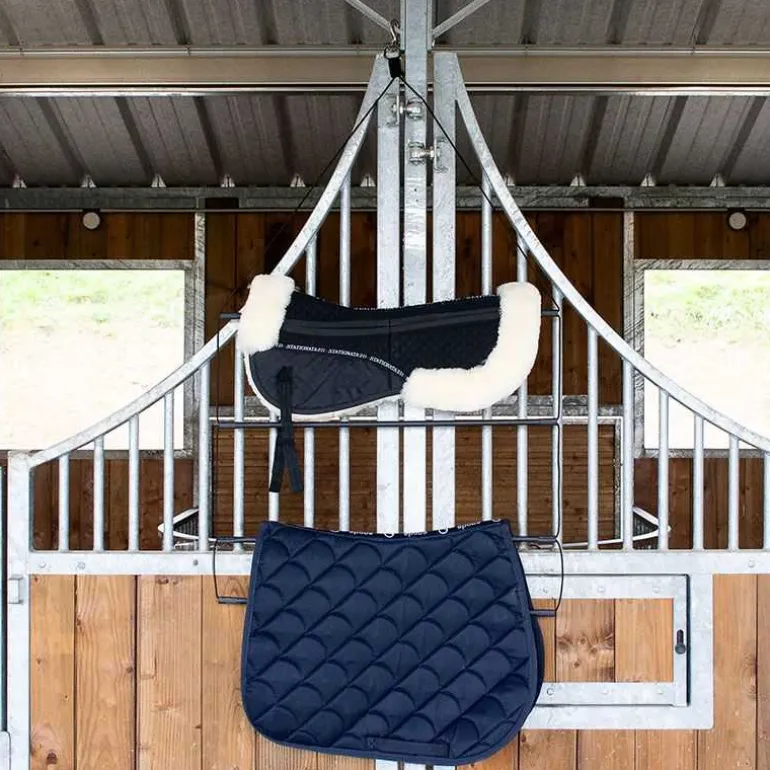 Porte-tapis de selle suspendu For Stable